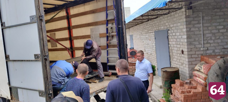 Саратовские спасатели привезли в ЛНР очередную партию гуманитарки