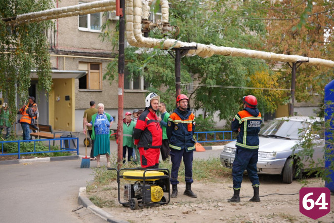 В Саратове у поврежденных БПЛА домов развернули оперативный штаб