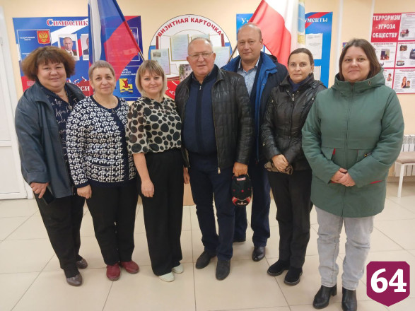 В саратовском поселке построили спортплощадку с окопом