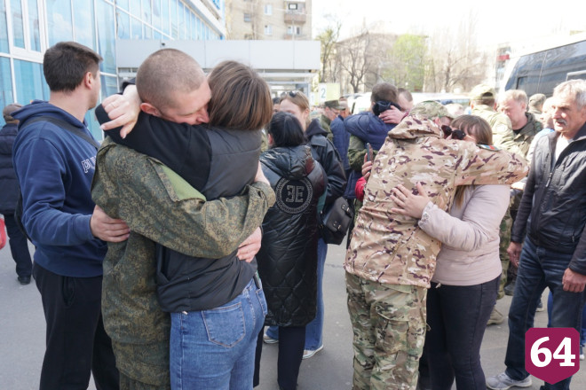 Мобилизованные саратовцы после отпуска отправились в зону СВО