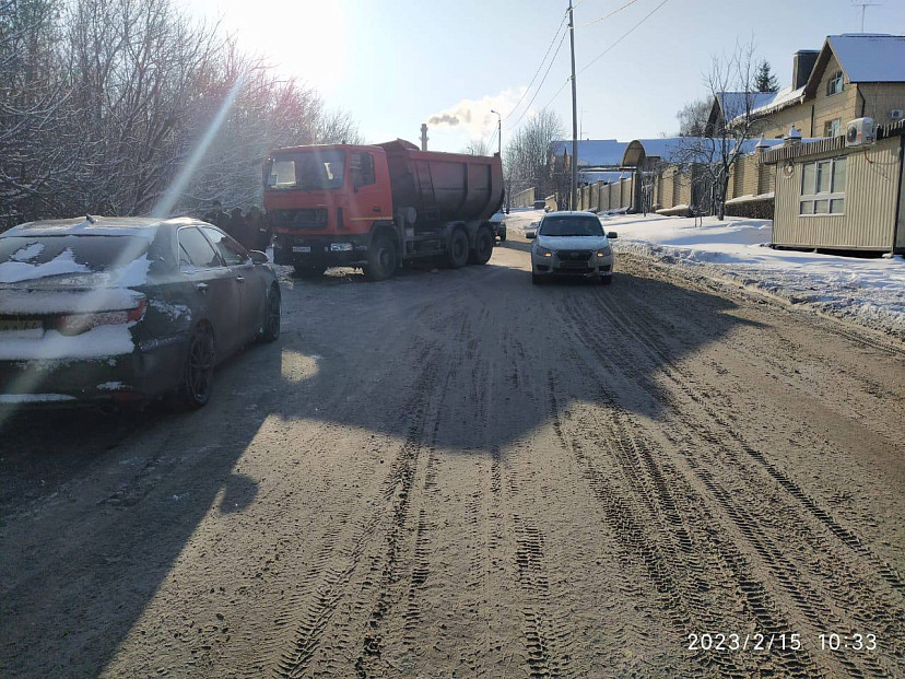 В Саратове пассажирка иномарки пострадала в ДТП с самосвалом