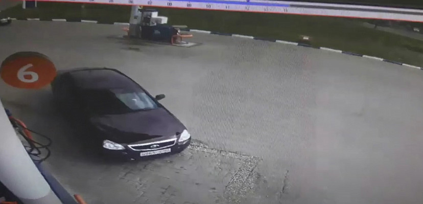 Саратовец на заправке угнал у попутчика автомобиль