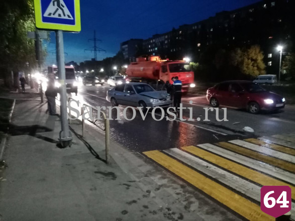 В Саратове пассажирка разбила головой лобовое стекло иномарки в ДТП 