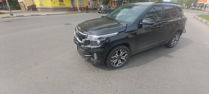 В аварии на проспекте Строителей пострадала автоледи
