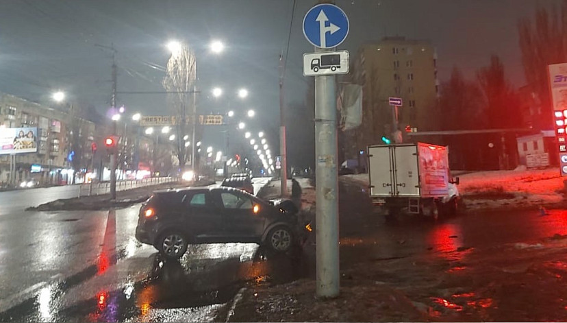 Автоледи покалечилась в ДТП с грузовиком на проспекте Строителей