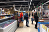 Жители Саратова стали ходить за продуктами в масках