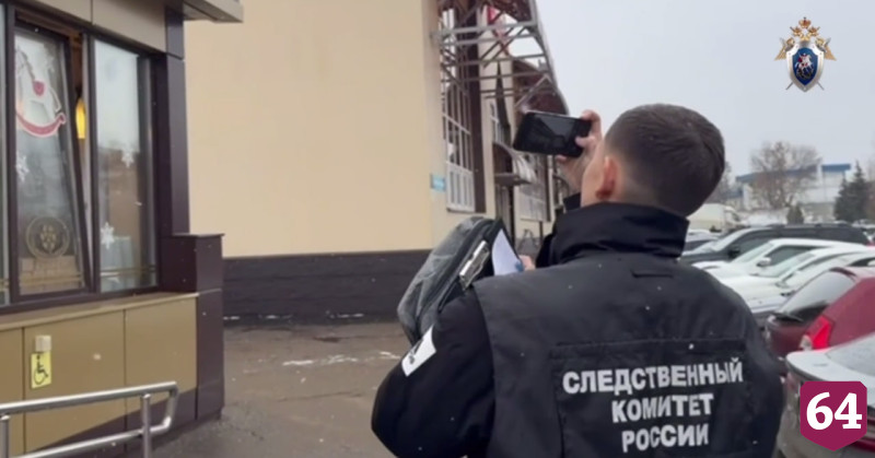 В Саратове в массовой драке у торгового центра порезали двух подростков