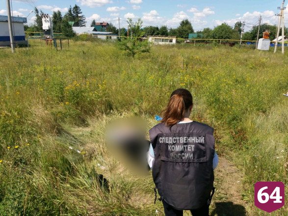 Женщина наткнулась на труп у остановки на Кумысной поляне