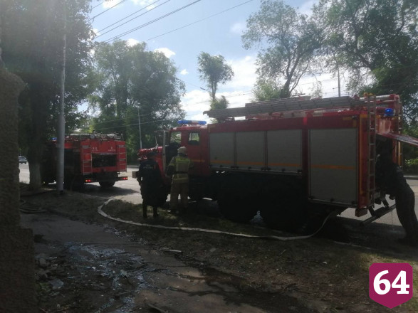 В Саратове из горящего дома эвакуировали пьяного юношу