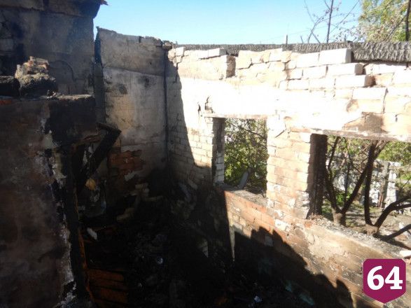 В Саратове пожарные нашли в доме труп мужчины