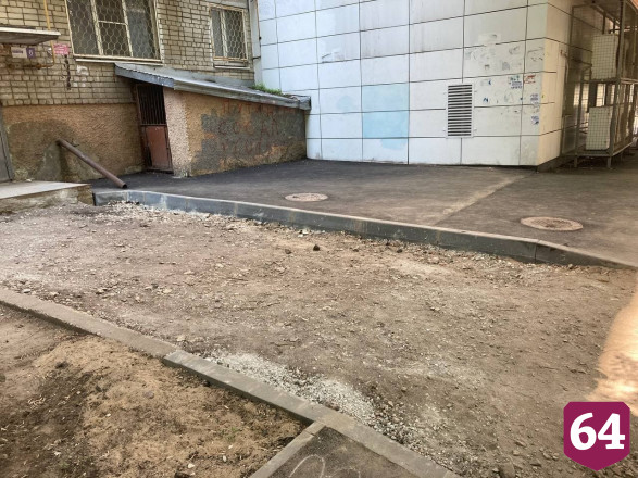Саратовцы пожаловались на изуродованный в центре города двор