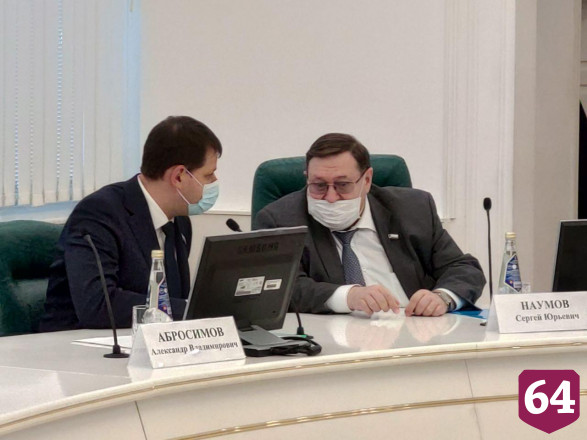 Студентка исполнила для губернатора написанную о Саратове песню 