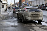 В центре Саратова автохамы массово паркуются на тротуаре
