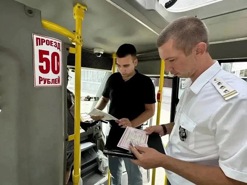 Саратовскому перевозчику объявят предостережение за нарушения в автобусах