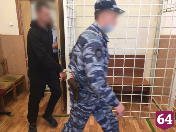 Избитый и изрезанный пьяной парой саратовец умер на обочине 