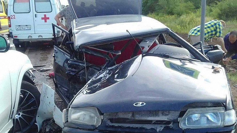 Автоледи с пассажиркой травмировались в аварии под Саратовом