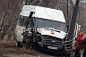 Под Саратовом водитель маршрутки с пассажирами протаранил столб