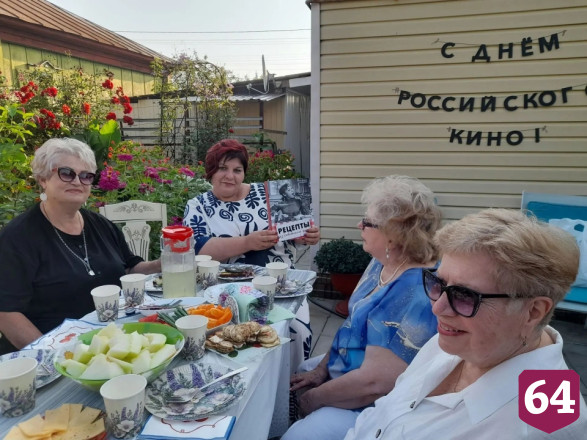 Саратовцы приготовили блюда из «Девчат» ко Дню российского кино