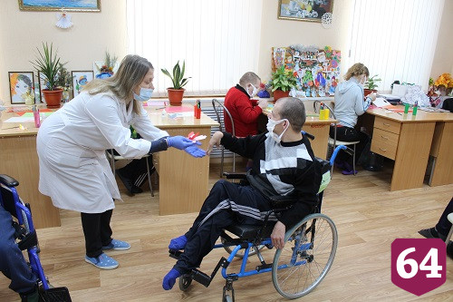 В Энгельсском доме-интернате отметили Международный день инвалидов