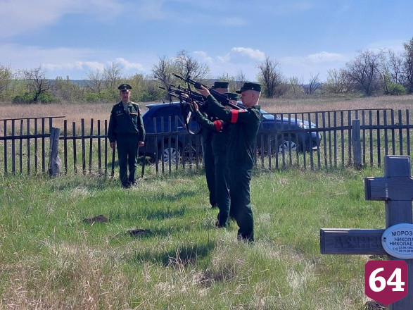 Под Саратовом с воинскими почестями похоронили бойца ЧВК «Вагнер»