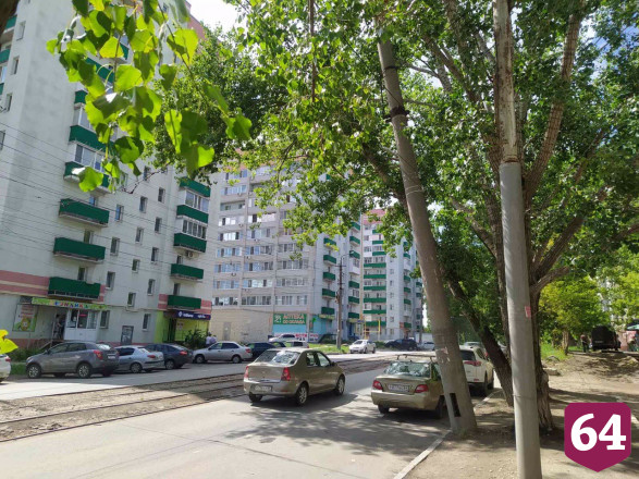 Жители Саратова пожаловались на «пизанский» столб на Огородной