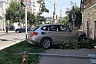 В Саратове иномарка снесла дерево и врезалась в дом