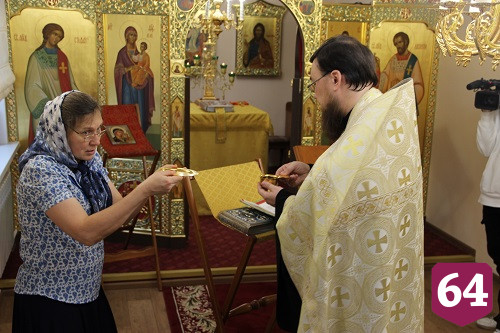 В Энгельсском доме-интернате обвенчали молодых супругов