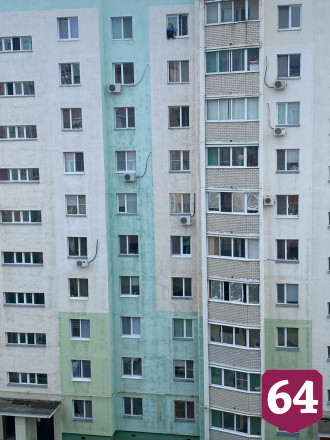 Под Саратовом молодой мужчина залез на крышу и разбился