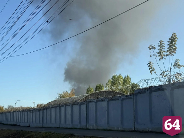 В Саратове пожарные тушат мусор