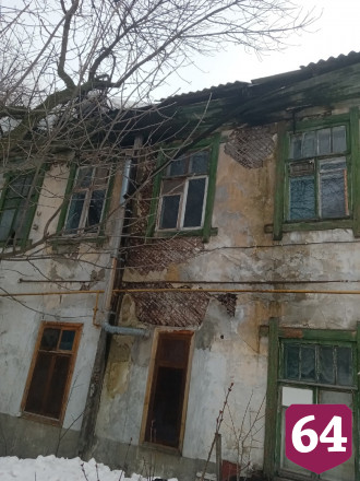 Саратовских чиновников пригласили в гости в полуразрушенный дом