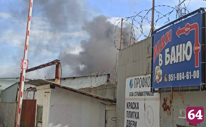В Саратове полыхает зуборезный завод