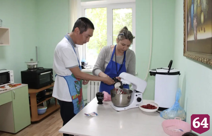 Саратовцев на мастер-классе научили готовить манты 