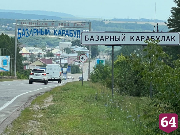 Саратовский министр проверил стройку и собрал ведро грибов