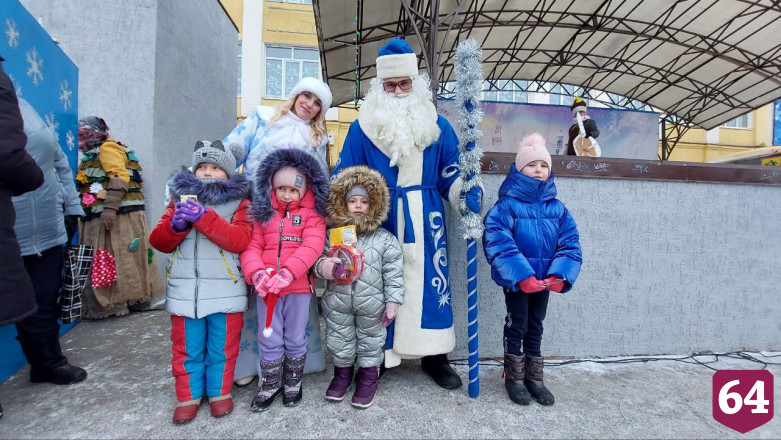 Главная елка саратовского города 32 года росла во дворе жителей