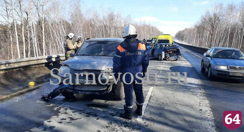 Пожилой водитель с пассажиром покалечились в ДТП под Саратовом 