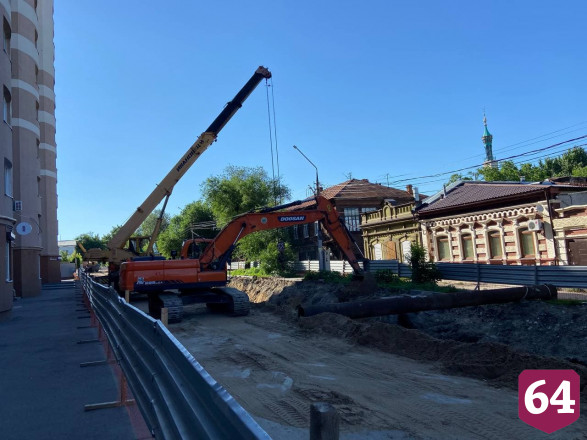 Ремонт крупной тепломагистрали в центре Саратова завершат до осени 