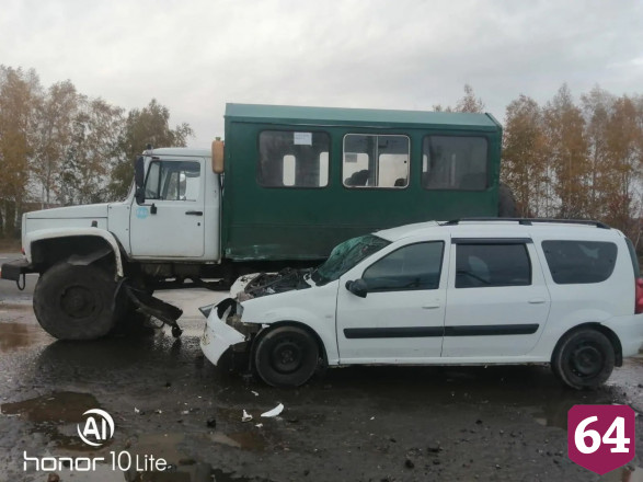 Два человека пострадали в ДТП с грузовиком на трассе 