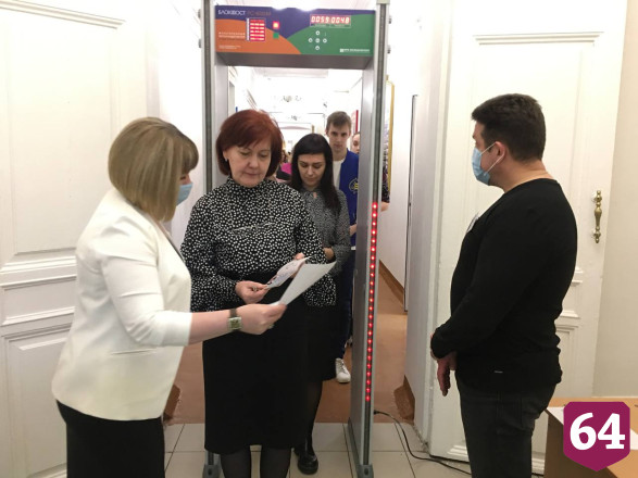 В Саратове родители выпускников сдали ЕГЭ по русскому языку