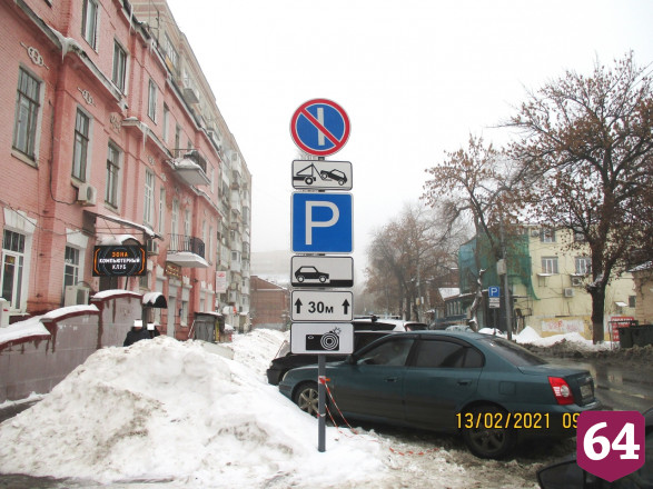 В Саратове нашли «шедевр некомпетентности» при установке дорожных знаков