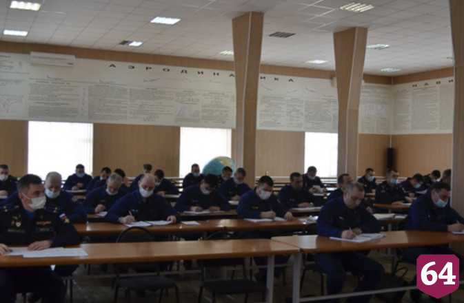 На авиабазе в Энгельсе обсудили боевую подготовку летчиков