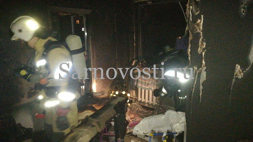 Под Саратовом загорелась квартира с двумя детьми