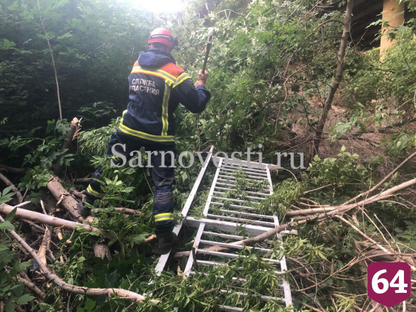 В Саратове обрушились перила моста через Глебучев овраг 