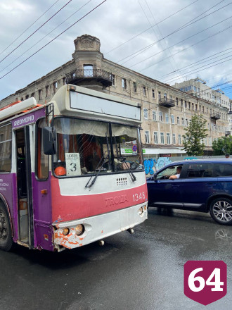 Троллейбус сбил пешехода в центре Саратова