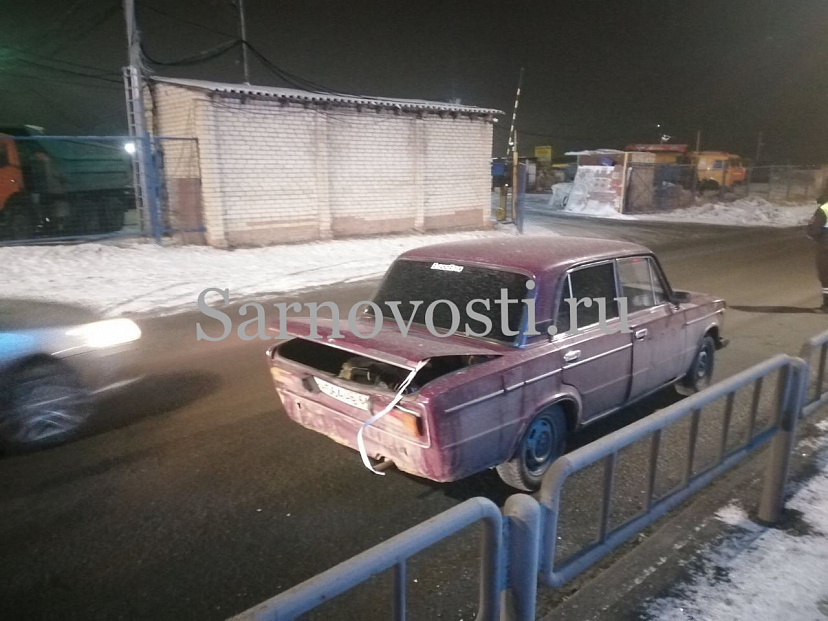 В Саратове женщина попала под машину и разбила голову