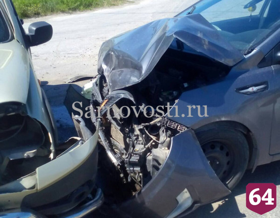 В Саратовской области в массовом ДТП пострадали два человека