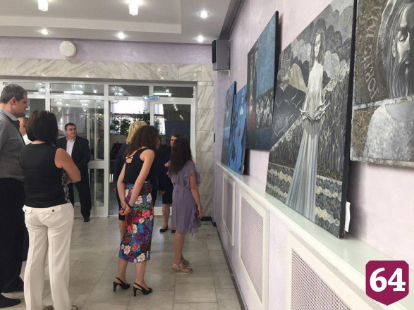 В Саратове открылась выставка главного художника театра драмы 