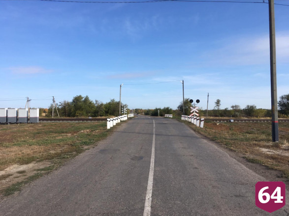 Под Саратовом грузовой поезд протаранил «Жигули» с молодым водителем