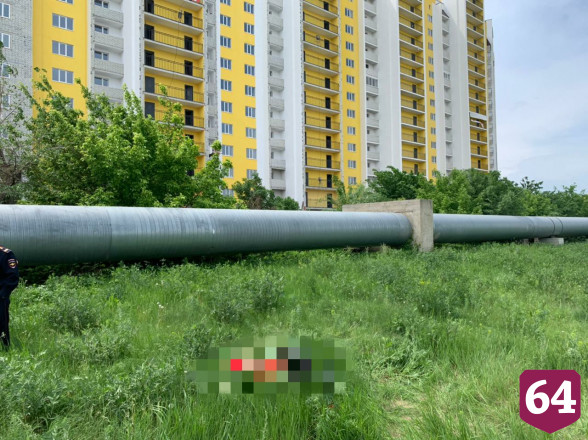 В Саратове у строящейся высотки нашли труп приезжего 