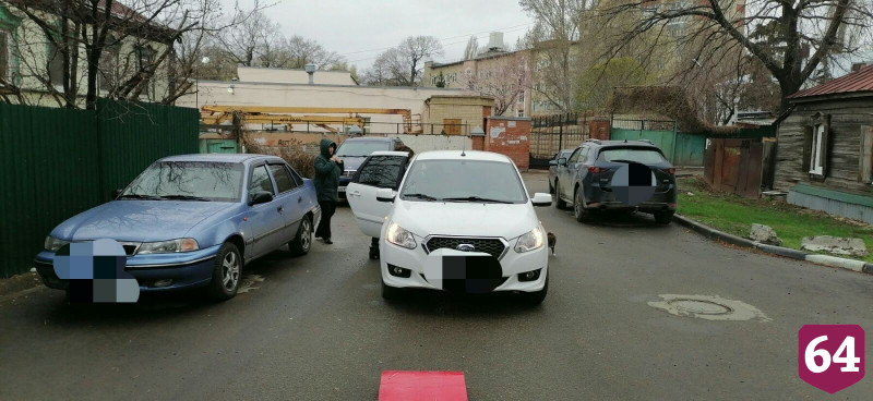 В Саратове велосипедист протаранил «Датсун» автоледи