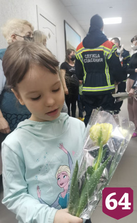 Женщины из Донбасса в Саратове плакали от цветов к 8 Марта